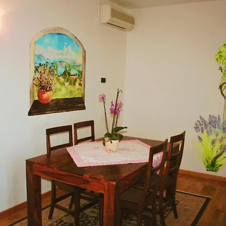 Ca Donzella לינה וארוחת בוקר 4*